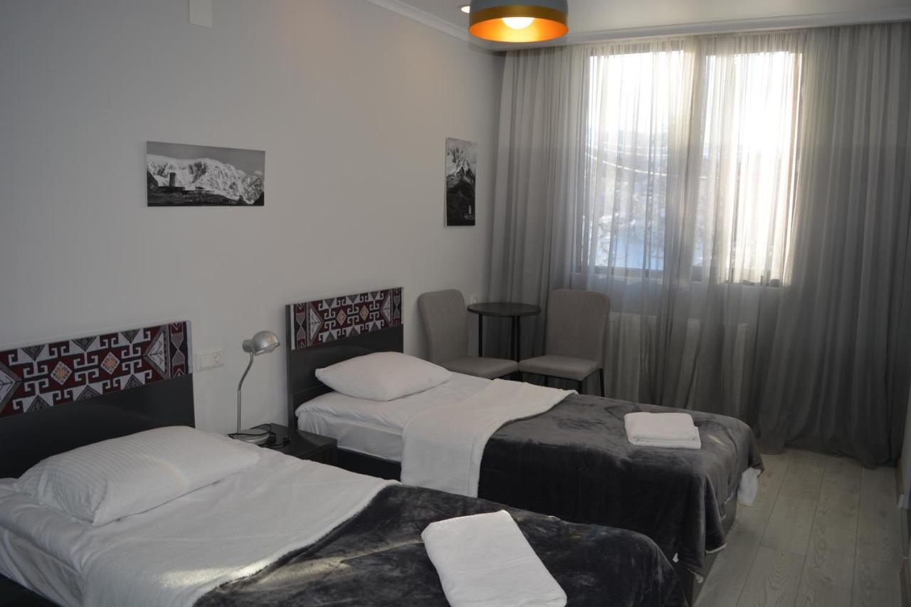 Guesthouse Of Manoni Ratiani Mestia Extérieur photo