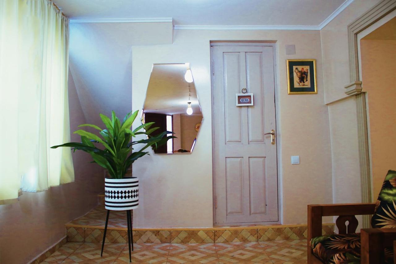 Guesthouse Of Manoni Ratiani Mestia Extérieur photo