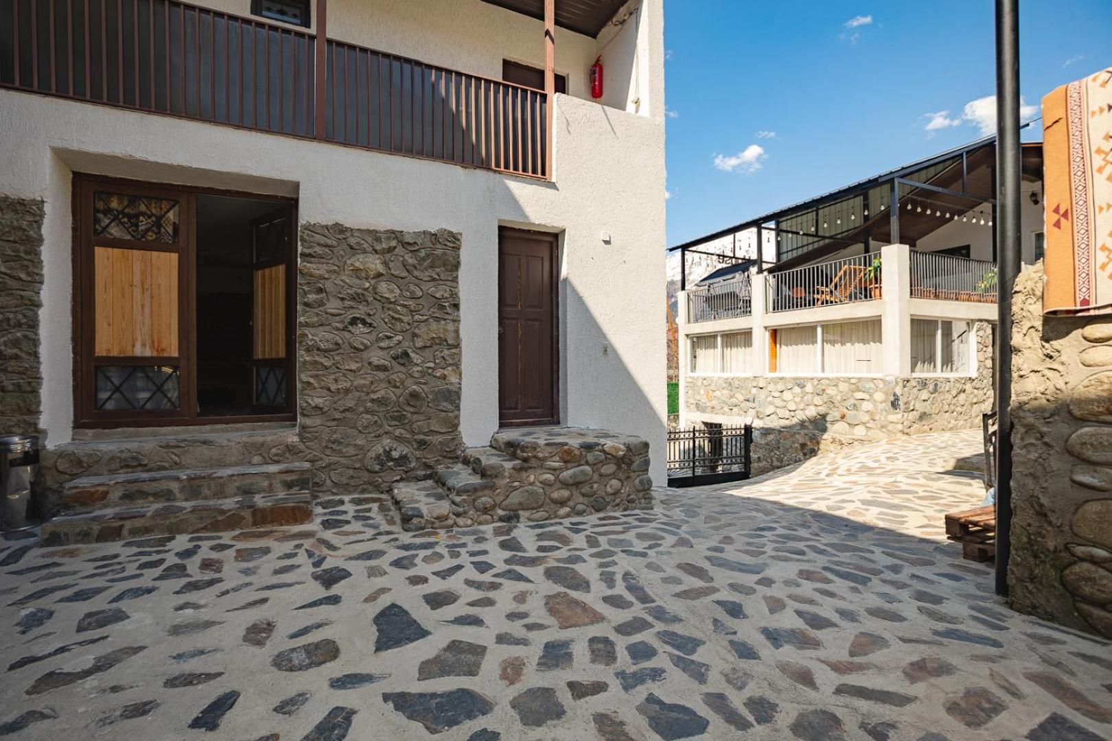Guesthouse Of Manoni Ratiani Mestia Extérieur photo